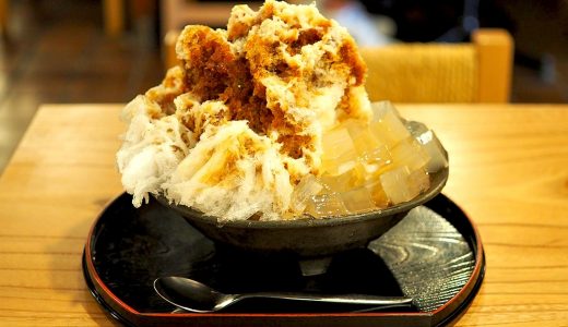 栄「雀おどり總本店」のかき氷。トッピングが安くてボリューミー